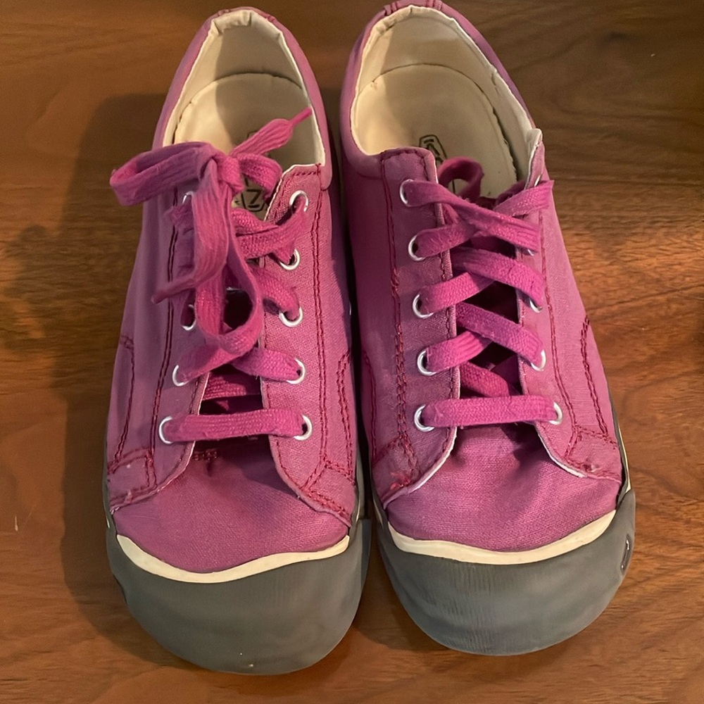 Keen Sneakers Laced Fushia Canvas Kids Size 3 100% Vulcanized Casual Shoes.